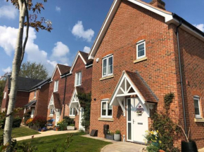 Bright, modern & close to historic town